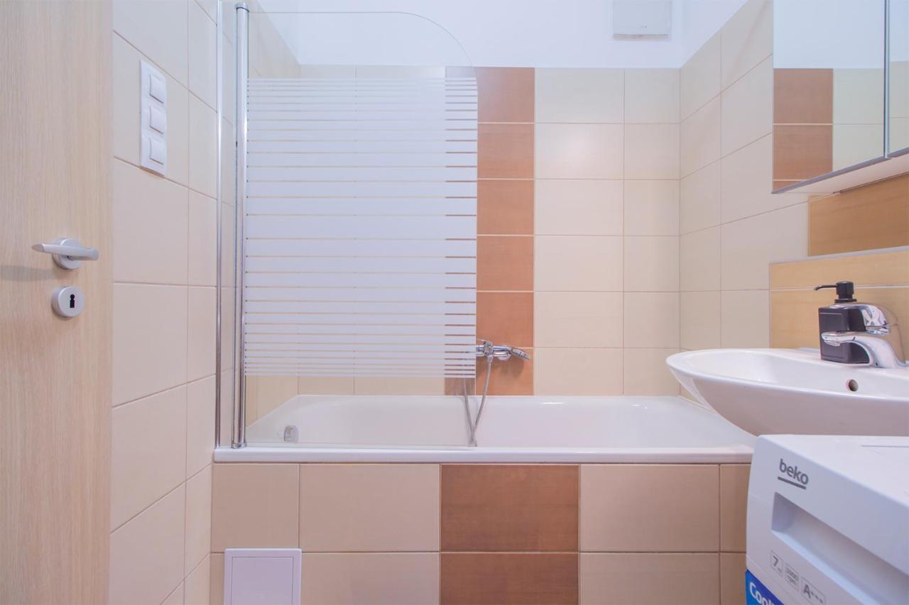 ブダペストSpring House With Free Private Parkingアパートメント エクステリア 写真